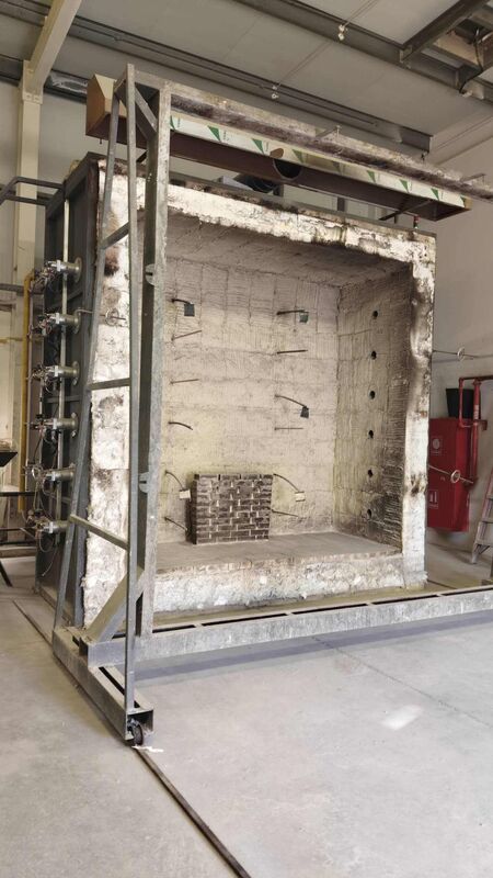 Horno de Prueba de Resistencia al Fuego Vertical Conforme a ISO 834 con Temperatura de 1200 °C y Construcción Modular