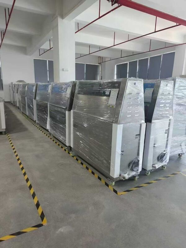 Probador de envejecimiento acelerado por UV para caucho, plástico, cuero y calzado con controlador de temperatura PID digital Cámara de prueba de intemperie