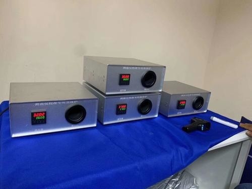 Horno del cuerpo negro del equipo de prueba de la inflamabilidad de la alta precisión para la calibración del termómetro infrarrojo