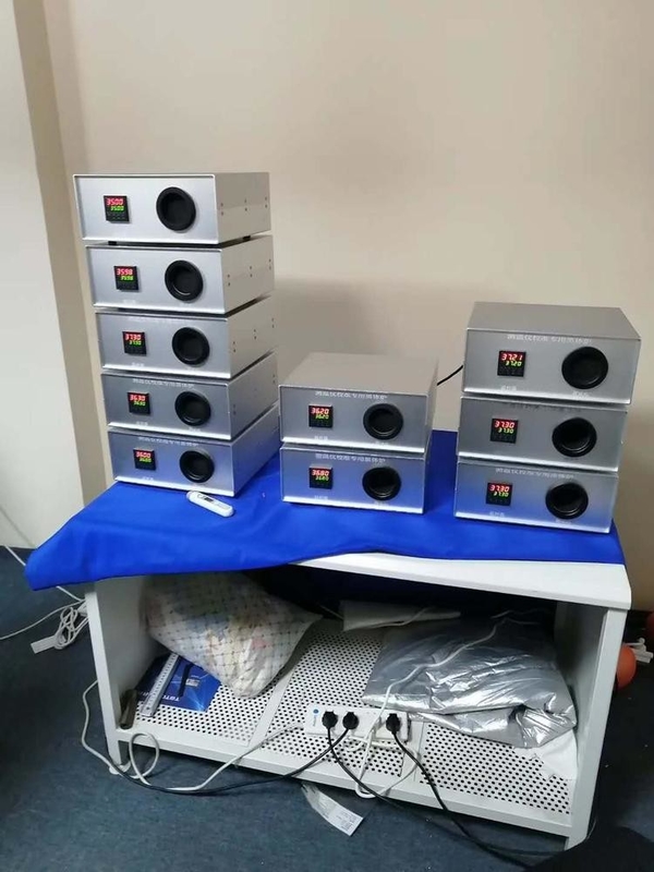 Horno del cuerpo negro del equipo de prueba de la inflamabilidad de la alta precisión para la calibración del termómetro infrarrojo
